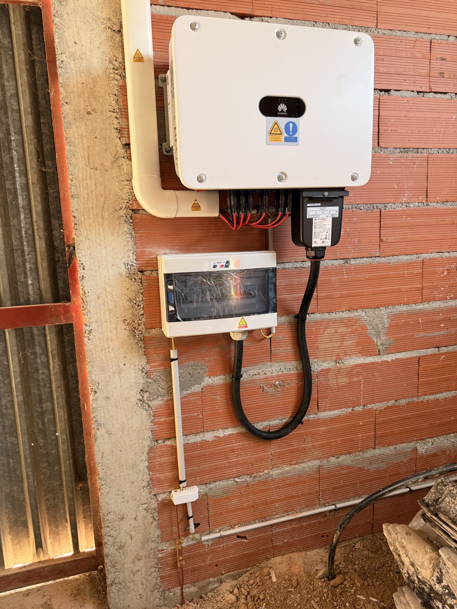 Onduleur Huawei — câblage propre